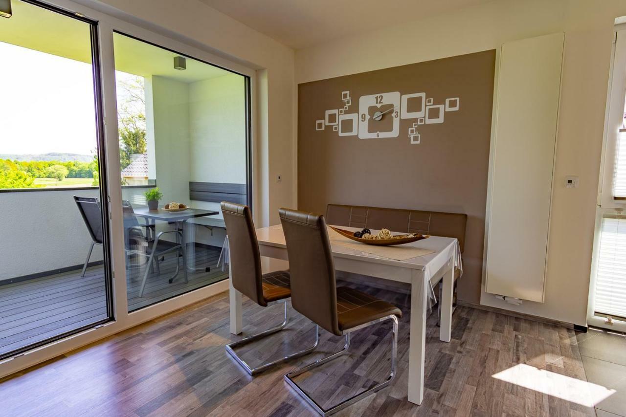 Ferienwohnung Dorfbrunnen แมร์ซิก ภายนอก รูปภาพ