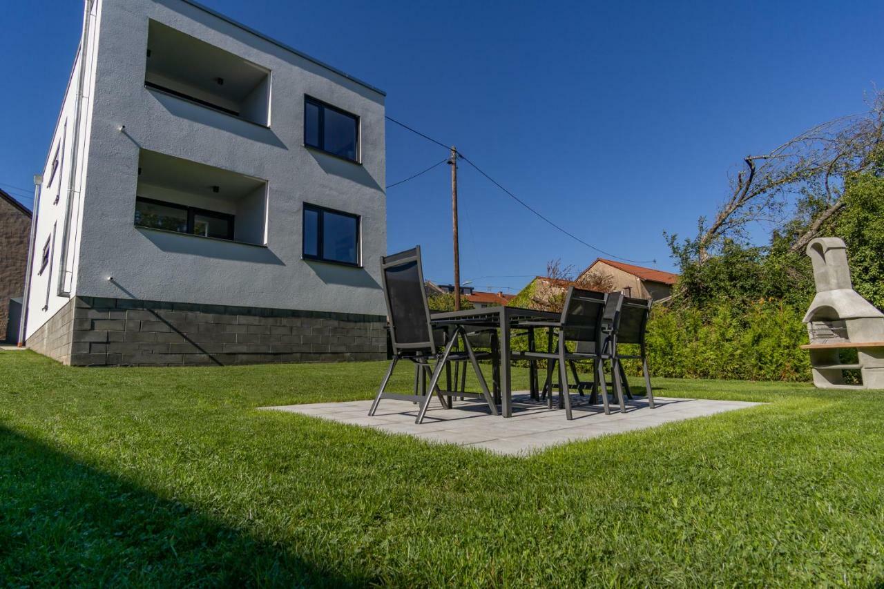 Ferienwohnung Dorfbrunnen แมร์ซิก ภายนอก รูปภาพ